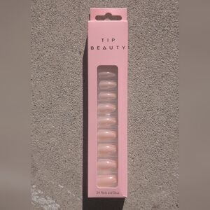 Tip Beauty Nude And White Press-On Nails